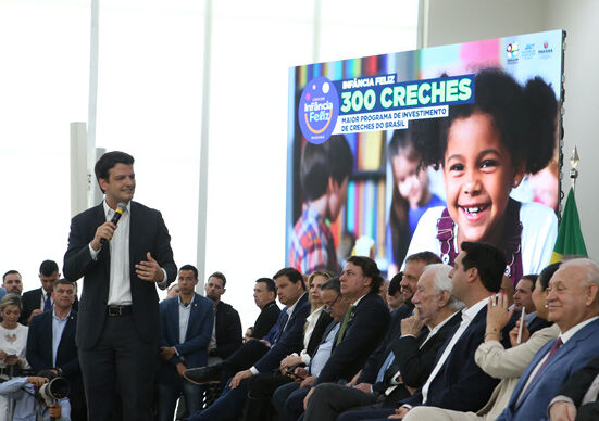 O vice-prefeito de Curitiba, Eduardo Pimentel, ao lado do governador Ratinho Júnior, acompanhou a solenidade do anucio que Curitiba receberá seis novas creches públicas por meio de programa federal 
Curitiba, 10/06/2024. 
Foto: Luiz Costa/SME