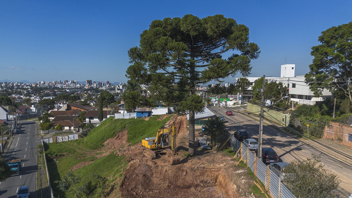 Vista aérea das obras da futura praça Barcelona nas Mercês - Curitiba, 07/06/2024. Foto: Daniel Castellano/SMCS