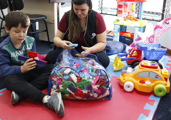 Educação de Curitiba atende mais de quatro mil crianças e estudantes com Transtorno do Espectro Autista (TEA). Foto: Lucilia Guimarães/SMCS