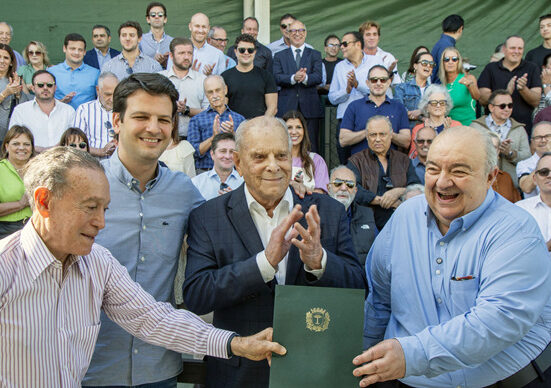 O prefeito Rafael Greca,acompanhado do  do vice-prefeito,Eduardo Pimentel e do ex-governador Paulo Pimentel participa do lançamento do projeto de ampliação do Graciosa Country Club.Curitiba, 14/06/2024. Foto: Ricardo Marajó/SMCS