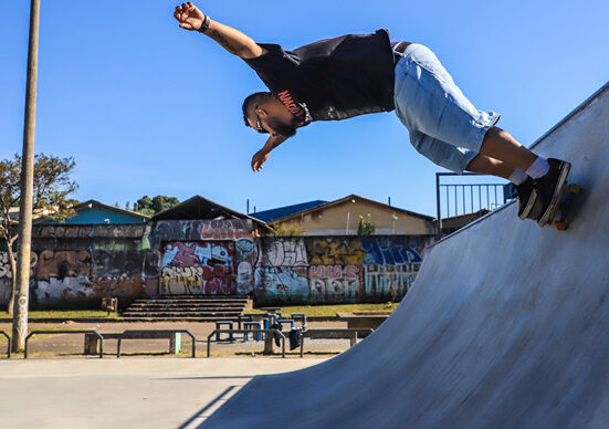 Revitalização da Pista de Skate Vila São Pedro. Na imagem, o skatista Bruno Canha. Curitiba, 19/06/2024. Foto: José Fernando Ogura/SMCS