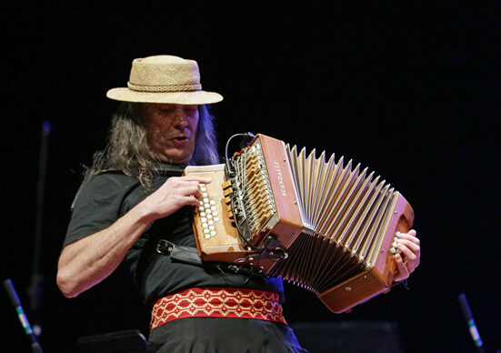 Renato Borghetti e oito bandas curitibanas movimentam o Memorial de Curitiba durante a Oficina de Música de Inverno.
- Na imagem, Renato Borghetti. Foto: Cido Marques