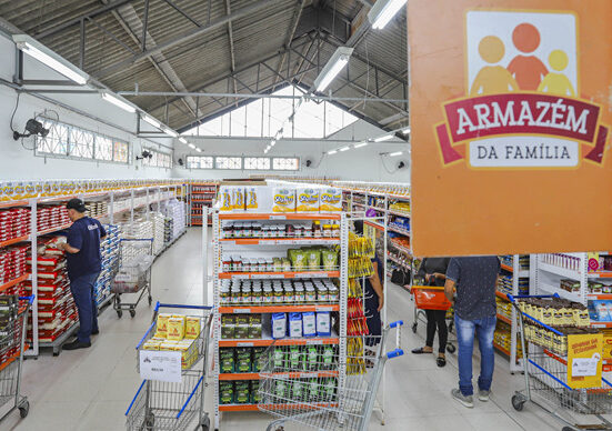 Armazéns da Família tem arroz e feijão mais baratos na Semana da Economia. - Foto: Daniel Castellano / SMCS
